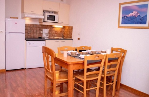 Saint-Etienne-en-Devoluy Apartment | 300m from ski slopes, 3rd floor, fitness, swimming pool, sauna, balcony, parking, tv, ski locker