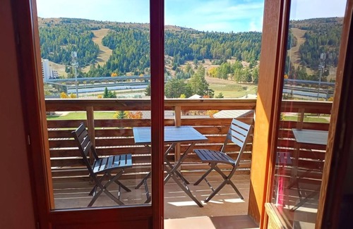 Saint-Etienne-en-Devoluy Apartment | 300m from ski slopes, 3rd floor, fitness, swimming pool, sauna, balcony, parking, tv, ski locker