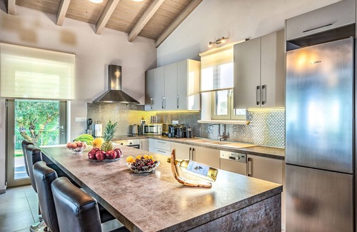 Limni Keri Villa | 300m to the Beach/Private Heated Pool/Outdoor Bar /Near to Top Attractions