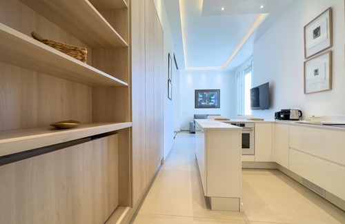 California - Pezou Apartment | 303 Le Gallia