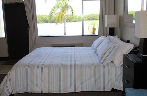 Ruskin Resort | # 305 A Luxury Resort at Little Harbor With Dolphins and Fishing Just Steps Away