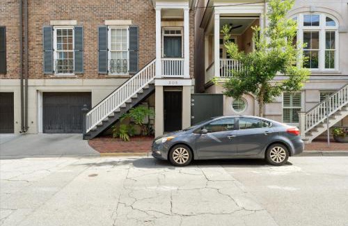 Historic Downtown Savannah Apartment | 308 W Taylor Street Garden