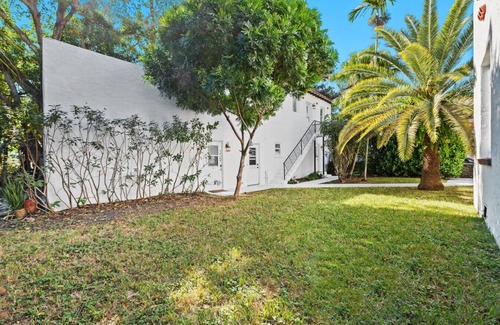 West Little Havana Apartment | 309 · Industrial Carriage House Conversion
