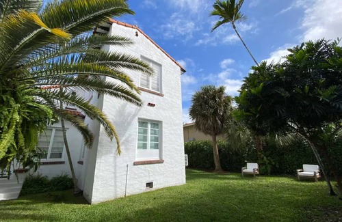 West Little Havana Apartment | 309 · Industrial Carriage House Conversion