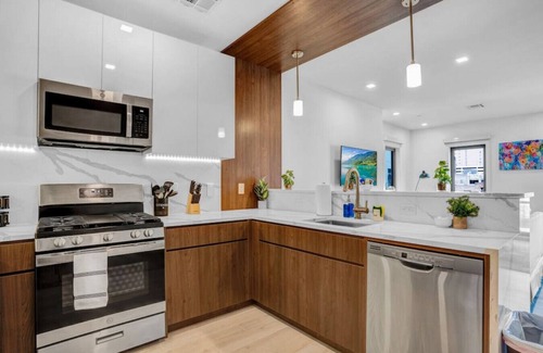 Downtown Newark Apartment | 309 · NEW ⭐️ Vibrant Large Studio Dwntwn 18 Mins to NYC