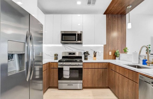 Downtown Newark Apartment | 309 · NEW ⭐️ Vibrant Large Studio Dwntwn 18 Mins to NYC