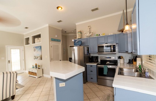 Seagrove Beach House | 30A DEEDED BCH ACCESS Sugar white sand.Seaside shops, Fenced yrd, private, bikes