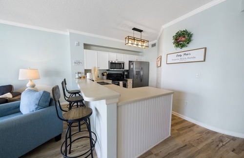 Seagrove Beach Condo | 30A Gem 2 Kings 5 Min to Seaside