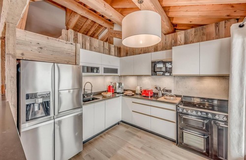 Les Almes Apartment | 30m from ski slopes, fitness, sauna, balcony, fireplace or stove, tv, ski locker, 250m², Tignes