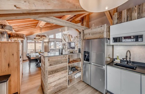 Les Almes Apartment | 30m from ski slopes, fitness, sauna, balcony, fireplace or stove, tv, ski locker, 250m², Tignes