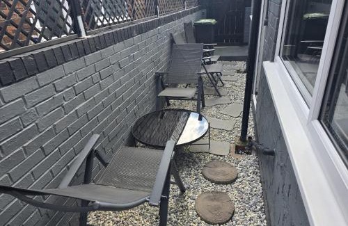 Burslem Apartment | 30mins from Alton Towers - Panama Apartments Lodge