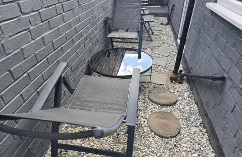 Burslem Apartment | 30mins from Alton Towers - Panama Apartments Lodge