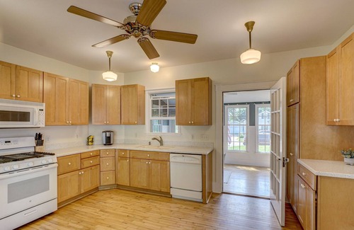 Stillwater House | 31+day rental. Cute & cozy home within a 10 minute walk to Downtown Stillwater!