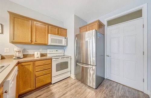 Huddleston Apartment | #323 Pointe - 2 Bedroom Lakefront Condo at Mariners SML