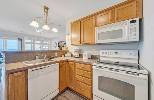 Huddleston Apartment | #323 Pointe - 2 Bedroom Lakefront Condo at Mariners SML