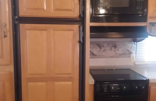 California City House | 33' RV with two slide outs