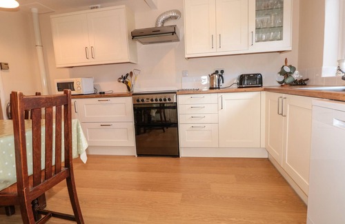 Hope-Cove House | 33 WEYMOUTH PARK, pet friendly, with a garden in Hope Cove