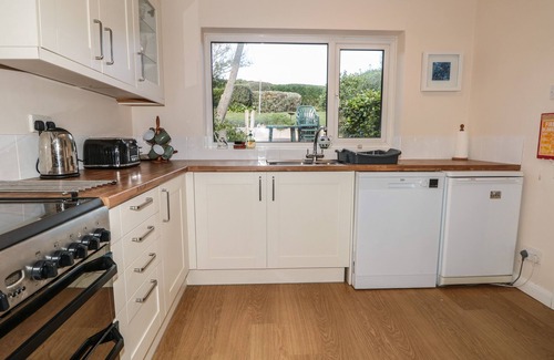 Hope-Cove House | 33 WEYMOUTH PARK, pet friendly, with a garden in Hope Cove