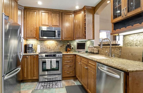 Avon Apartment | 330 Chapel Square condo