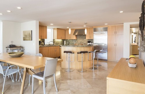 Hollywood House | 3302O - Modern Marvel: 4 BR, 3 BA House in Oxnard, Sleeps 8