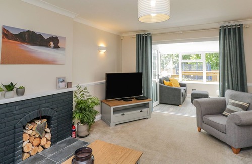 Broadstone Cottage | 34 LODERS CLOSE, pet friendly, character holiday cottage in Poole