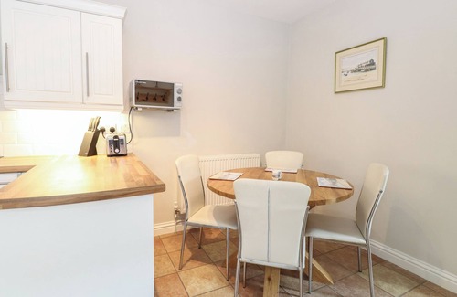 Great Yarmouth Cottage | 34 NORTH DENES ROAD, pet friendly, with a garden in Great Yarmouth