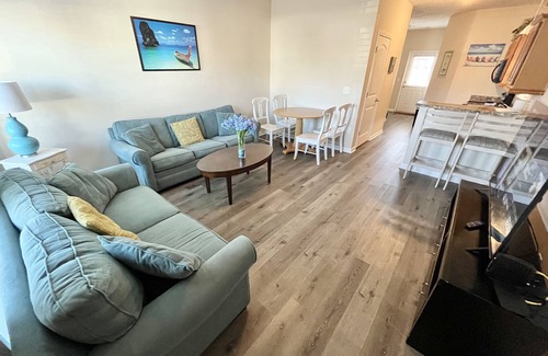 Myrtle Beach Cottage | 343 Sailors, Beautiful 2-bedroom cottage in Myrtle Beach, 2 Blocks to the Beach!