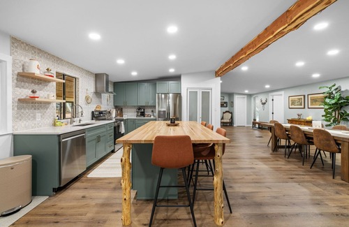 Bourbon Other | 35 Acre Lake Retreat-BBQ-Arcade-Firepit-Fishing