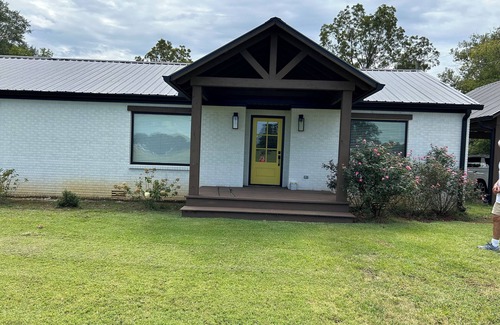 New Albany House | 35 min to Oxford 75 min Graceland