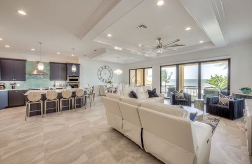 Mid Island House | 3552 Moana Oasis: Gulf-Front, Pool, Spa & Beach Access