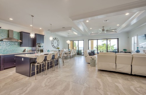 Mid Island House | 3552 Moana Oasis: Gulf-Front, Pool, Spa & Beach Access