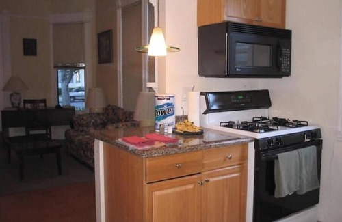 Menlo Park Apartment | 359#B Dwntwn 2bdrm/1.5bath w/Den Laundry AC