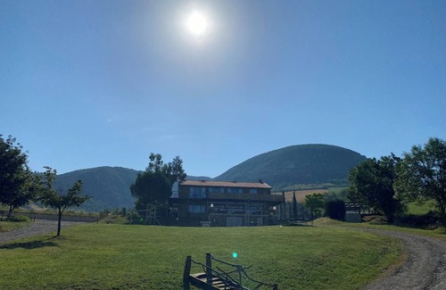 Saint-Georges-de-Luzencon Ski Chalet | 35m2 chalet, sleeps 6, with mountain views.