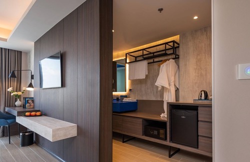 Wat Sam Phraya House | 35sqm Maitria Hotel Rama 9 Bangkok Grand Deluxe Room Garden View