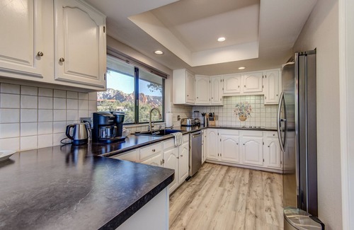 Uptown Sedona House | 360 Views, Gorgeous Furniture, Deck Dining & Sunsets!