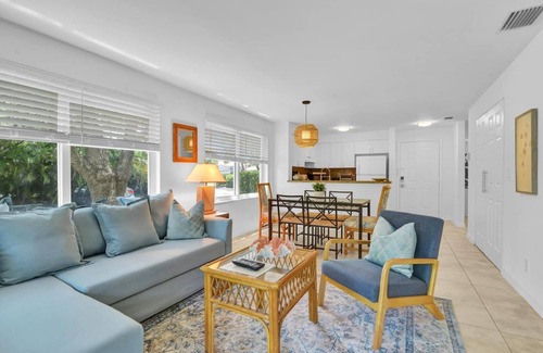 Boca Raton Apartment | 360B - Boca Retreat w/Pool, Parking, Near Evert Tennis & Shops