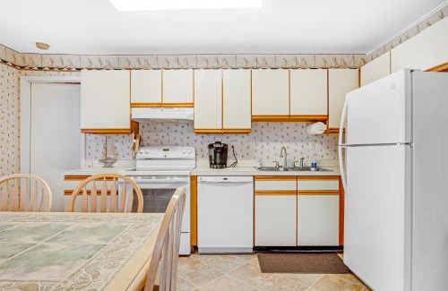 Fenwick Island Apartment | 37534 Lighthouse Rd #202