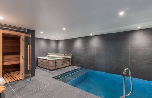 Combloux Ski Chalet | 378 m² Chalet ∙ 5 bedrooms ∙ 12 guests