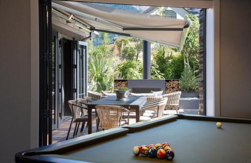 Queenstown Villa | 38 Edinburgh by MajorDomo