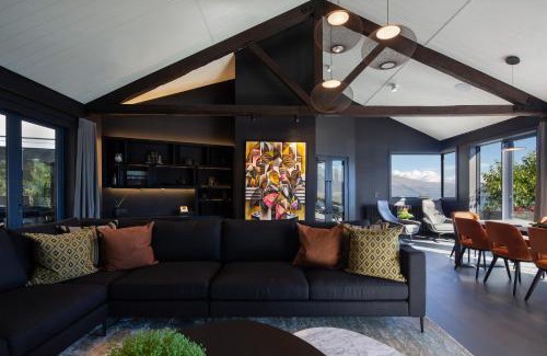 Queenstown Villa | 38 Edinburgh by MajorDomo