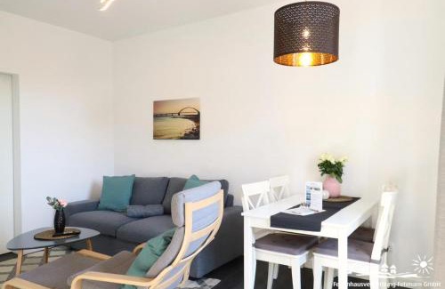 Burg auf Fehmarn House | 38 Weiße Villa am Schwanenteich EG links
