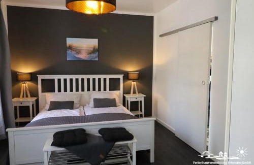 Burg auf Fehmarn House | 38 Weiße Villa am Schwanenteich EG links