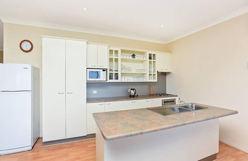 Hayborough House | 3A Rupara - Ocean Views - Family