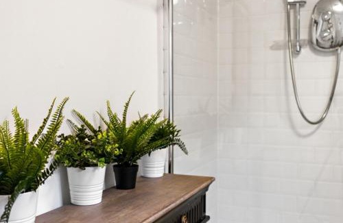 Exeter Apartment | 3A The Courtyard - Apartment for Business, Leisure or Relocation