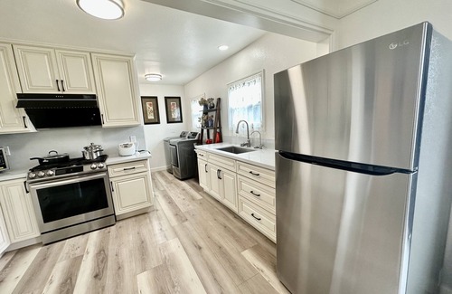 Monterey Park House | 3B/2B Haven near Atlantic Square
