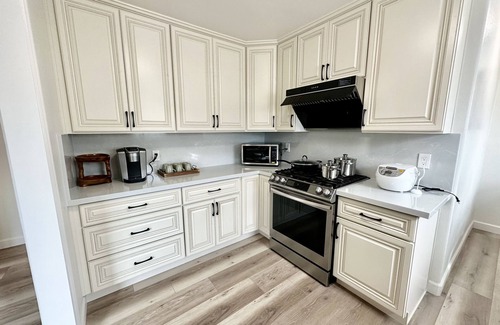 Monterey Park House | 3B/2B Haven near Atlantic Square