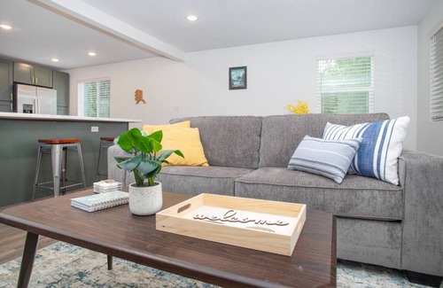College House | 3b2b newly remodeled modern Fairbanks house close to everything