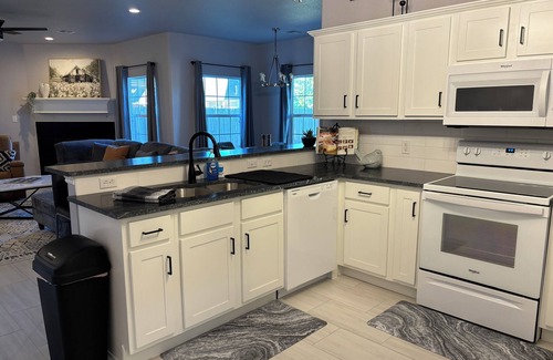 Oklahoma City House | 3B2B trendy house in OKC with WiFi, garage, W/D, kid toys, close to attractions