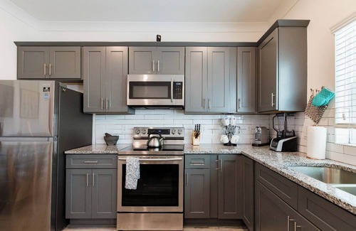 Atlanta House | 3Bd Flex - Townhome Near Beltline & Truist Park