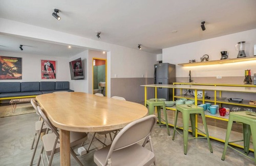 El Poblado House | 3BD House Manila, Private Jacuzzi and Pool table